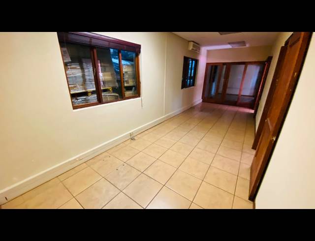 724M² WAREHOUSE TO LET IN ROOIHUISKRAAL